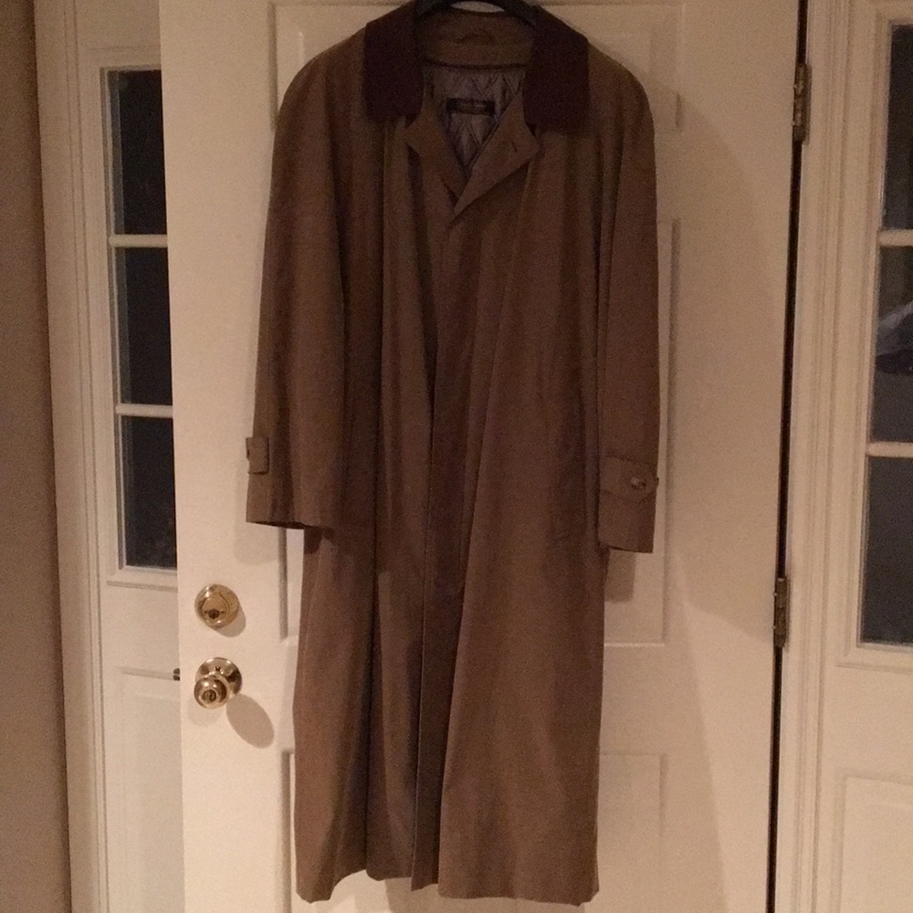 Trenchcoat, olive. Actually covers you
